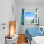 Jula Seafront Apartment Donji Karin