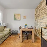 Jula Seafront Apartment