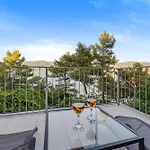 Apartment Jula Seafront *