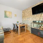 Jula Seafront Apartment Donji Karin