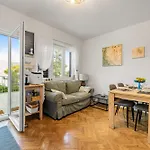 Apartment Jula Seafront Donji Karin