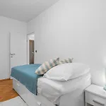 Apartment Jula Seafront Donji Karin
