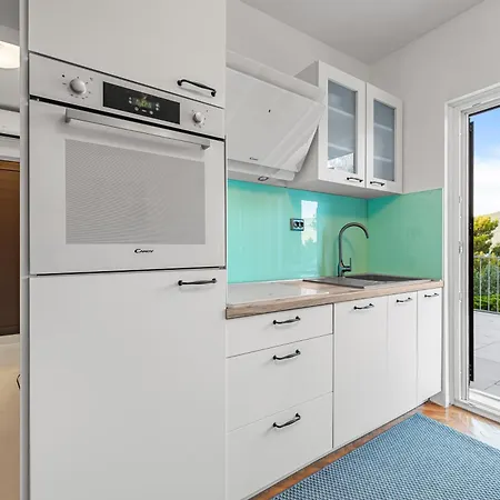 Jula Seafront * Donji Karin