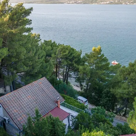 Jula Seafront * Donji Karin