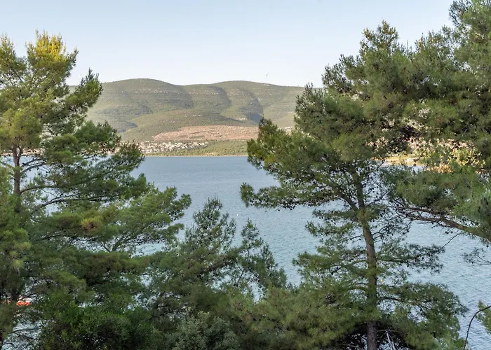 Jula Seafront Donji Karin