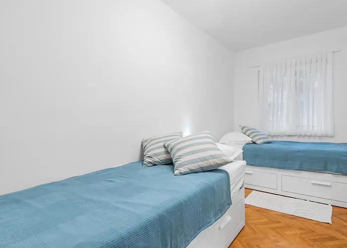 Jula Seafront * Donji Karin