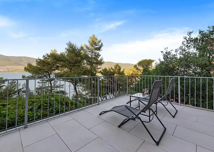 Jula Seafront * Donji Karin