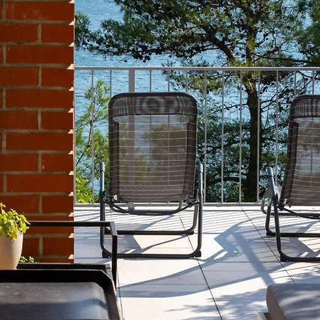 Jula Seafront Apartment Donji Karin