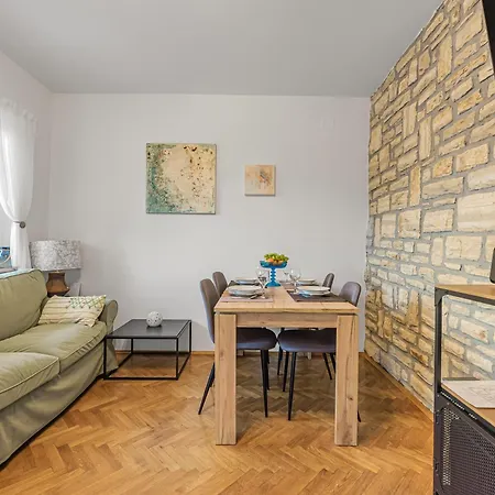 Jula Seafront Apartment