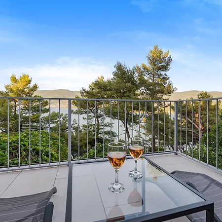 Apartment Jula Seafront *