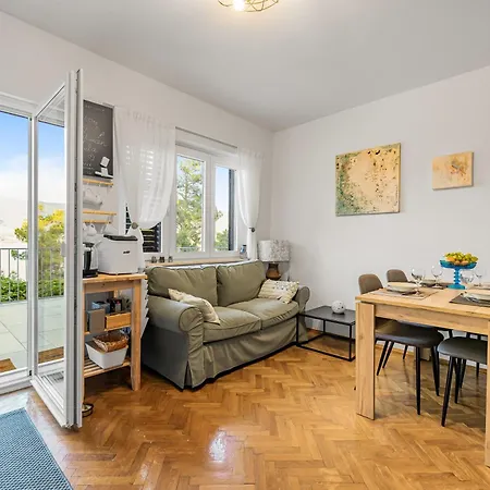Apartment Jula Seafront Donji Karin