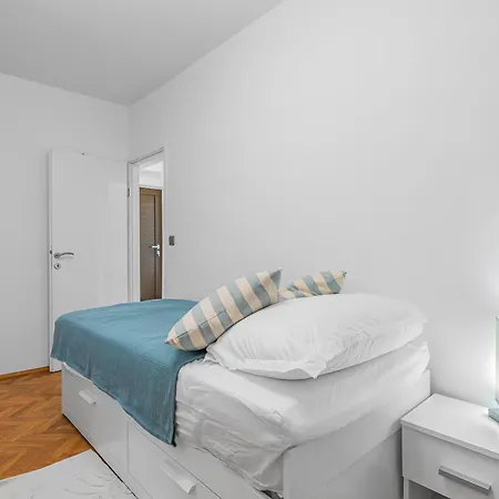 Apartment Jula Seafront Donji Karin