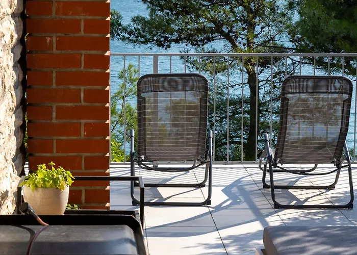 Jula Seafront Apartman Donji Karin